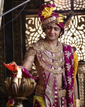 Sumedh Mudgalkar Instagram - After portraying Krishn for 4 years, i still always feel like i’m arjuna in life, being guided by him. 
And this day feels so beautiful. 
Thank you Krishn for giving me an opportunity to portray you with the best of my abilities. As with blessings this actor passes on to different characters and work, i always feel the best shot was few steps ahead of what i did, there’s much more I could’ve done for your portrayal. I guess i will feel this always, such is the beauty and divinity of your persona that portraying you is not just anyone’s cup of tea. One can just try and try with everything he has and still lack to show what you truly feel like✨
I am truly grateful for whatever you have given me in life.
Life kinda feels hard when i am not connected with you, sometimes i am distracted with negativity and all other things world inside and outside has to offer. 
And As soon as i connect back to you and the teachings you’ve given, life looks peaceful, the mist is cleared, steps i start taking, and the steps i take make sense to me. 💯
Importance of karma, importance of focussing completely on karma and not the results it might produce, whether it be fame, money, personal relationships, social media, and fighting the all important ‘expectations’. 
My baby steps to your guidance. 
Thank you my mentor, my friend. 
Mere Krishn. Muskuraate Rehna. 🙏🏻
Shubh Janmashtami! ❤️❤️❤️