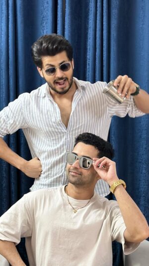 Sumedh Mudgalkar Instagram - 4 log isliye door rehte hai. 🤭