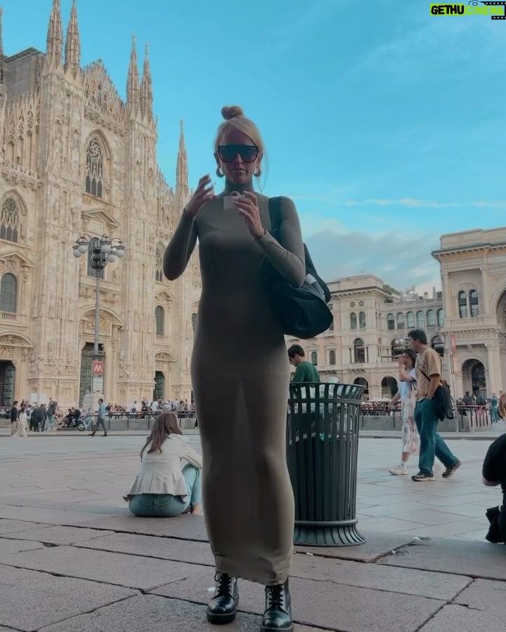 Summer Rae Instagram - tourist. Duomo di Milano - Milan Cathedral