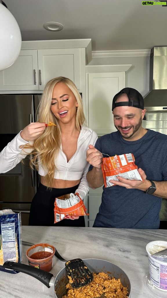 Summer Rae Instagram - #ad Sometimes, you need a taco. Join us for this episode of Wrestling with Macros when @daniellemoinet, former WWE Superstar, @rc.stabile, weight loss champion, and @myfitnesspal tackle the walking taco and share how you can change up the ingredients to make it fit any macro/calorie plan! Nashville, Tennessee
