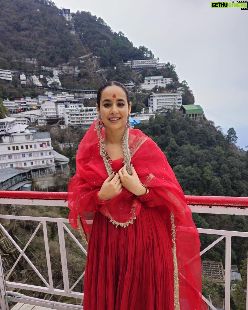 Sunanda Sharma Instagram - The only one who can satisfy the Human Heart, Is the one Who Created it.. 🕉️ #jaimatadi 🙏🌸 Vaishno Devi
