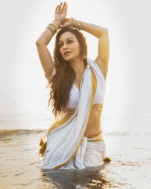 Sunayana Fozdar Instagram - Staying in touch with your roots will always be in trend!
Desi girl at heart 🤍

Stylist - @stylingcityy
Photographer - @portraitdeewana
Makeup & Hair - @makeoverbysejalthakkar
Wearing - @readiprintfashions  @indianweddingsaree
Jewelry - @sejalcreation23
Team - @greenlight__media

#entitlemagzine