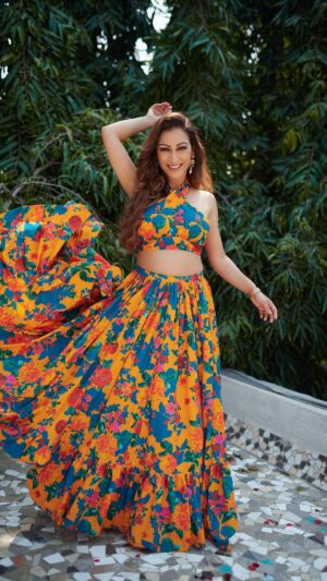 Sunayana Fozdar Instagram - Mere Jaisa Dhoond ke laa ☺️

When the festive fever grips you !!!✨

📷 - @mirajverma_photography
Edited - @anmol_0414 
Muah - @makeoverbysejalthakkar
Outfit/Accessories - @krupa_jain
Team - @greenlight__media