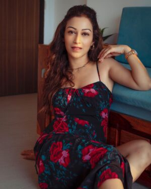 Sunayana Fozdar Instagram - October Sunshine ☀️

In Less than 3 months it’s going to be  2024!!!!
This year has surely been such a ride🎡

Guess what’s the best thing that happened to me this year 2023?
Clue in the pictures😬

Will pin the right answer!✌️

Wearing @urbanic_in
📷 @ibtraditionalphotography
