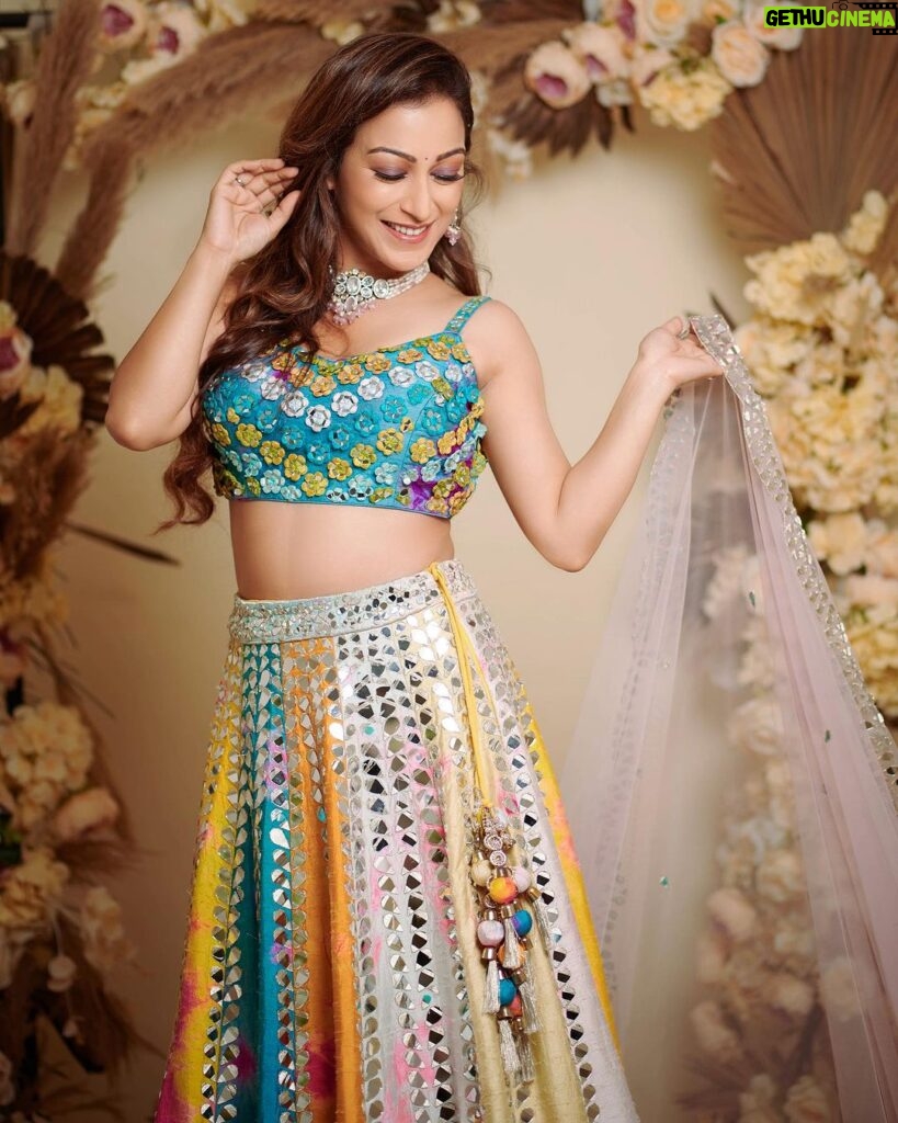 Sunayana Fozdar Instagram - When Cinderella Wore a Lehenga 😄 I Feel more like me in a Lehenga ☺️ What is Your vibe ? Gown or lehenga?👗or🥻 . . . . 📷 - @mirajverma_photography Edited - @ibtraditionalphotography Muah - @makeoverbysejalthakkar Outfit/Accessories - @krupa_jain Team - @greenlight__media
