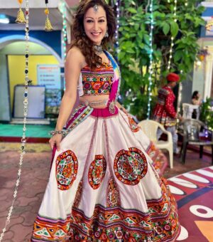 Sunayana Fozdar Instagram - Late Post 😌After all Garba is a Vibe !☺️💃🏻

This one is for you all 🫶