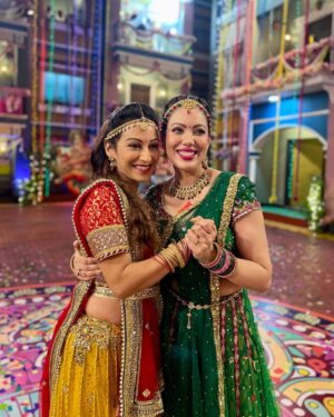 Sunayana Fozdar Instagram - The energy the vibe the strength that Ganpati Bappa gave us to be able to perform for you all 🫶

Show us Some Love 🫶Stay tuned tonight on SAB TV at 8:30pm!!!!!

#gratitudepost ❤️

So many people to thank for this 
@mmoonstar for being my partner and support in every way during the night shoot !🫶🫶
@taarakmehtakaooltahchashmahnfp for giving us the opportunity to perform for Bappa and yourl 🙏🫶
@amarsakharkar for hand holding us with his Choreography !💃🏻

P.S: the 2nd Pic says it all! The happiness when we got everything almost in 1 take☺️
