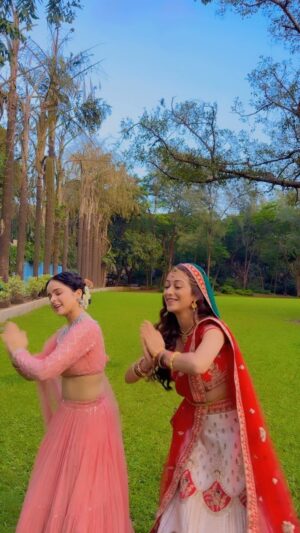 Sunayana Fozdar Instagram - Had to recreate this iconic song on Janmashtami with my fav @sunayanaf 🦚

PS - SPOT @iamkushshah_ 👻😂
.
.
#janmashtami #festivalready #reelitfeelit #trendingreels #reelsindia #reelsinstagram #tmkoc #bts #shooting