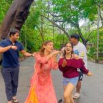 Sunayana Fozdar Instagram - Baarish made us do this! ☔️😝🕺 PS - Slippers tut gaye par dance nahi ruka boss..🙈 . . #reeloftheday #bts #shoot #reelitfeelit #tmkoc #trendingreels #rainyday #dancereels #fyp