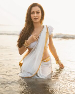 Sunayana Fozdar Instagram - Staying in touch with your roots will always be in trend!
Desi girl at heart 🤍

Stylist - @stylingcityy
Photographer - @portraitdeewana
Makeup & Hair - @makeoverbysejalthakkar
Wearing - @readiprintfashions  @indianweddingsaree
Jewelry - @sejalcreation23
Team - @greenlight__media

#entitlemagzine