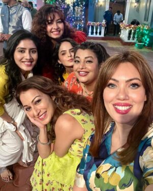 Sunayana Fozdar Instagram - Grateful ,Thankful and Humbled✨🙏#taarakmehtakaooltahchashmah @taarakmehtakaooltahchashmahnfp Completing 4000 Episodes !!!fortunate to be a part of this Journey of winning hearts and making people smile 🫶🥰

Wishes and Love to the Entire Team to all who have contributed in this Journey 🧿 And to our ever Loyal,Loving audience who’ve Loved us like family 🙏