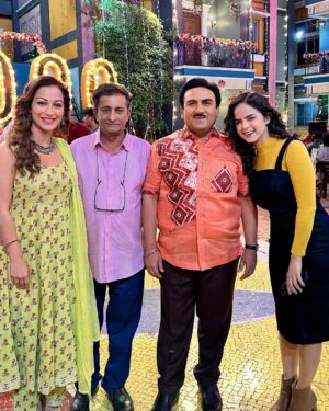 Sunayana Fozdar Instagram - Grateful ,Thankful and Humbled✨🙏#taarakmehtakaooltahchashmah @taarakmehtakaooltahchashmahnfp Completing 4000 Episodes !!!fortunate to be a part of this Journey of winning hearts and making people smile 🫶🥰

Wishes and Love to the Entire Team to all who have contributed in this Journey 🧿 And to our ever Loyal,Loving audience who’ve Loved us like family 🙏