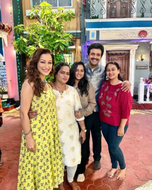 Sunayana Fozdar Instagram - Grateful ,Thankful and Humbled✨🙏#taarakmehtakaooltahchashmah @taarakmehtakaooltahchashmahnfp Completing 4000 Episodes !!!fortunate to be a part of this Journey of winning hearts and making people smile 🫶🥰

Wishes and Love to the Entire Team to all who have contributed in this Journey 🧿 And to our ever Loyal,Loving audience who’ve Loved us like family 🙏