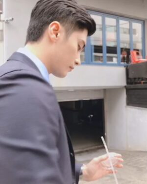 Sung Hoon Instagram - 난 잘 잤는데... 푸헬