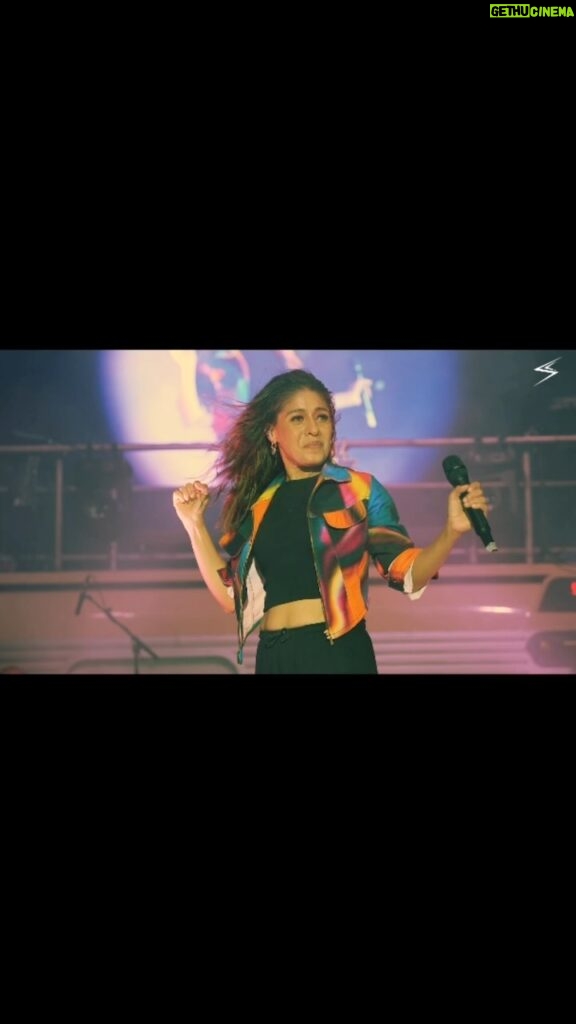 Sunidhi Chauhan Instagram - Bengaluru diaries done right with @redbullindia Styled by @saumyathakur #styledbysaums In Jacket @fkns_by_narendrakumar Top @offduty.india & @alistclub Earrings @inezeofficial Boots @londonrag_in Style Asst. @pareenaaahhh #sunidhilive #parihoonmain #redbullindia #liveperformance