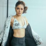 Sunidhi Chauhan Instagram - 🎄 Styled by @saumyathakur #styledbysaums In Jacket and top @swateesinghlabel Pant @labelrsvp @nykaafashion Earrings @iblamebeads Style Asst. @pareenaaahhh Style intern. @manisha_vaprani Hair @hairstylistmanju MUA @makeupbyshikhamishra