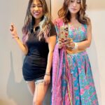 Sunita Gogoi Instagram - I Alwz got Your back and with dat Your Clothes too😜👗 @nang070 Wearing sister clothes is a mandatory Right 😚 #sister #clothes #singapore