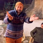 Sunny Deol Instagram - Mazze hi Mazze !!! ❄️❄️ Finally jumped on to the trend #reelsinstagram #reelsindia #explore #bonfire #manali