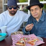Sunny Deol Instagram – Papa and I enjoying a pizza peacefully. ❤️