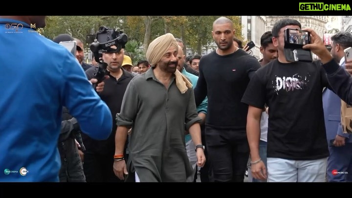 Sunny Deol Instagram - It was a never-seen-before spectacle at Leicester Square, London! Thank you for embracing Tara Singh and giving us unforgettable memories. ❤️ Book your tickets! (Link in bio) #Gadar2 in cinemas now. 🎞️ @zeestudiosofficial @gadarmovie_official @iamsunnydeol @ameeshapatel9 @iutkarsharma @anilsharma_dir @anilsharmaprod @shaktimaan6963 @mithoon11 @shabinakhanofficial @quadri.sayeed @simratkaur_16 @manishwadhwa.in @hellomontysharma @mrgravitas @zeemusiccompany @zee5 @zeecinema @zee5global @ianujradia @authoramish @hcilondon @trzyinnovationz @mediahouseldn @vue