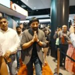 Sunny Deol Instagram - From big screens to an even bigger milestone! ✨ Gadar 2 was screened simultaneously on 10 screens at @starcinemasme, Dubai. 😍 An achievement never attained by an Indian film in the UAE. 🙌🏻 Book your tickets! (Link in bio) #Gadar2 in cinemas now. 🎞️ @zeestudiosofficial @gadarmovie_official @iamsunnydeol @ameeshapatel9 @iutkarsharma @anilsharma_dir @anilsharmaprod @shaktimaan6963 @mithoon11 @shabinakhanofficial @quadri.sayeed @simratkaur_16 @manishwadhwa.in @hellomontysharma @mrgravitas @zeemusiccompany @zee5 @zeecinema @zee5global @india_in_dubai @pharsfilm @alghuraircentre
