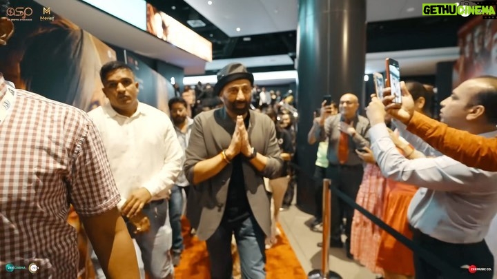 Sunny Deol Instagram - From big screens to an even bigger milestone! ✨ Gadar 2 was screened simultaneously on 10 screens at @starcinemasme, Dubai. 😍 An achievement never attained by an Indian film in the UAE. 🙌🏻 Book your tickets! (Link in bio) #Gadar2 in cinemas now. 🎞️ @zeestudiosofficial @gadarmovie_official @iamsunnydeol @ameeshapatel9 @iutkarsharma @anilsharma_dir @anilsharmaprod @shaktimaan6963 @mithoon11 @shabinakhanofficial @quadri.sayeed @simratkaur_16 @manishwadhwa.in @hellomontysharma @mrgravitas @zeemusiccompany @zee5 @zeecinema @zee5global @india_in_dubai @pharsfilm @alghuraircentre