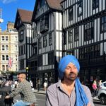 Sunny Deol Instagram - "From Amritsar to London, love knows no boundaries! 💞 #GadarInLondon 🇬🇧✨"