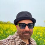 Sunny Deol Instagram - Work Mode On! #2024 At Shoot ❤️❤️ #reelsinstagram #shootdiaries #explore #reelsindia