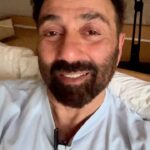 Sunny Deol Instagram - Aapke Tara Singh aur Sakeena ne aaj Apne Ghar ka Darwaaza khol Diya hai, Aap SAB Aayiye aur MILIYE humse