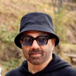 Sunny Deol Instagram - A new dawn! Time to make new memories. #HappyNewYear to all 🎊🙌🏽