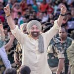Sunny Deol Instagram - Was honoured to witness the Retreat ceremony at the Attari Border with the illustrious @bsf_punjab_frontier @bsf_india . Loved the energy & the fervour with which the atmosphere was filled with emphatic chants of #hindustanzindabad Thank you all. Jai Hind! Attari Wagah Indo-Pak Border India Side, Amritsar