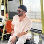 Sunny Deol Instagram - You all made Gadar. A GADAR. And now with the advance booking I can see you all are going to make Gadar 2 GADAR. Apne to Apne hote hai ❤️❤️❤️❤️❤️❤️❤️