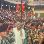 Sunny Deol Instagram - Was honoured to witness the Retreat ceremony at the Attari Border with the illustrious @bsf_punjab_frontier @bsf_india . Loved the energy & the fervour with which the atmosphere was filled with emphatic chants of #hindustanzindabad Thank you all. Jai Hind! Attari Wagah Indo-Pak Border India Side, Amritsar