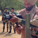 Sunny Deol Instagram - Started the Promotion of #Gadar2 with my friends at Border Security Forces, Longewala Rajasthan. Remembering Brigadier Kuldeep Singh Chandpuri and all the brave martyrs who fought the Battle of Longewala and wrote History. It’s always an overwhelming feeling to be at such a historic place with our bravehearts and share the love. Thank You @bsf_india Jai Hind!