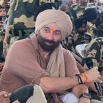Sunny Deol Instagram - Started the Promotion of #Gadar2 with my friends at Border Security Forces, Longewala Rajasthan. Remembering Brigadier Kuldeep Singh Chandpuri and all the brave martyrs who fought the Battle of Longewala and wrote History. It’s always an overwhelming feeling to be at such a historic place with our bravehearts and share the love. Thank You @bsf_india Jai Hind!
