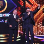 Sunny Deol Instagram - What a #Gadar Night at #zeecineawards !! ✨✨ Truly humbled to have been the Viewers Choice for #BestActor. It’s you all and for you, my people , my audience and my fans! ❤️🤗🤗 Truly overwhelmed with all the love and support. Keep Loving always ♾️