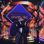 Sunny Deol Instagram - What a #Gadar Night at #zeecineawards !! ✨✨ Truly humbled to have been the Viewers Choice for #BestActor. It’s you all and for you, my people , my audience and my fans! ❤️🤗🤗 Truly overwhelmed with all the love and support. Keep Loving always ♾️