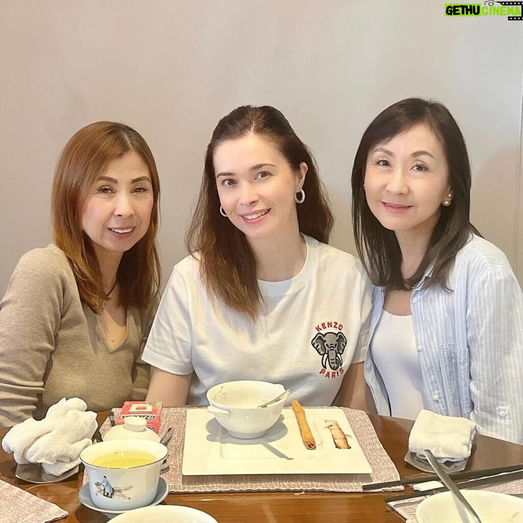 Sunshine Cruz Instagram - Earlier today with my sisters from another mother. Love you always Ate Carol & Ate Dorothy! 💕 China Blue, Conrad Manila