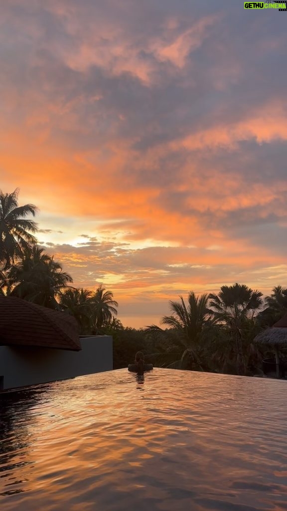 Supassra Thanachat Instagram - Sunset view in front of my room yesterday.🌥️👋🏻😊 So peaceful✨ The Tarna Align Resort Koh Tao