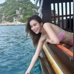 Supassra Thanachat Instagram - 🏝️🐢🩷 Bare face & the sea 🌊🧜🏻‍♀️🫶🏻 🛶 @thejourney_kohta0 อ่าวลึก เกาะเต่า