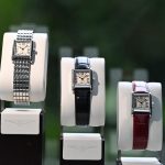 Supassra Thanachat Instagram - เก้ามาร่วมเปิดตัว​คอลเลคชั่น🕰️💙​ Longines​ ​Mini DolceVita ในฐานะ friends of Longines Thailand กับผลงานระดับมาสเตอร์พีซใหม่ล่าสุดที่ได้รับแรงบันดาลใจมาจากนาฬิการะดับตำนานของ Longines​ Dolcevita ที่เปิดตัวในปี 1927 จนนำมาสู่การสร้างสรรค์ใหม่ของคอลเลคชั่น DolceVita ที่กลับมาถือกำเนิดใหม่และเปิดตัวครั้งแรกในปี 1997 อันเป็นจุดเริ่มต้นของสโลแกน “Elegance is an attitude” โดยถ่ายทอดความหรูหราแบบ Quiet Luxury และความสง่างามแบบร่วมสมัย #LonginesThailand #MiniDolceVita #LonginesDolceVita #EleganceisAnAttitude
