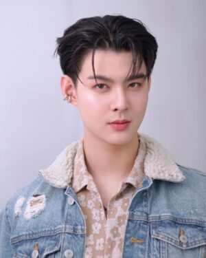 Suppapong Udomkaewkanjana Instagram - เมื่อก่อนชอบเพ้อ แต่ตอนนี้ชอบเธอซะเเล้ว #Saint_sup #MingEr