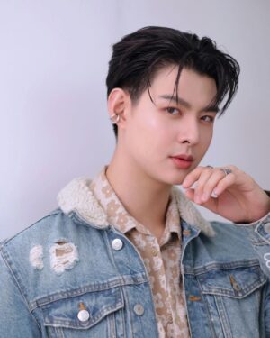 Suppapong Udomkaewkanjana Instagram - เมื่อก่อนชอบเพ้อ แต่ตอนนี้ชอบเธอซะเเล้ว #Saint_sup #MingEr