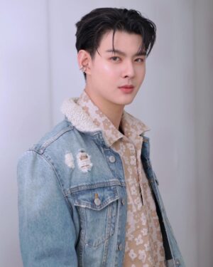 Suppapong Udomkaewkanjana Instagram - เมื่อก่อนชอบเพ้อ แต่ตอนนี้ชอบเธอซะเเล้ว #Saint_sup #MingEr