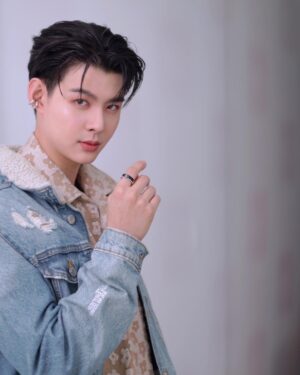 Suppapong Udomkaewkanjana Instagram - เมื่อก่อนชอบเพ้อ แต่ตอนนี้ชอบเธอซะเเล้ว #Saint_sup #MingEr