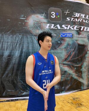 Suppapong Udomkaewkanjana Instagram - ขอบคุณเพื่อนๆพี่ๆน้องๆนักแสดงทุกคนที่มาสนุกกัน ขอบคุณเพื่อนสีนํ้าเงิน ขอบคุณ3plus ช่อง3 @ch3plus @ch3thailand ที่ให้โอกาสผมได้มารวมสนุกขอบคุณแฟนคลับของนักแสดงทุกท่าน และสุดท้ายขอบคุณกองเชียร์ชาวMingErที่น่ารักทุกคน และไม่มีอะไรมากแค่จะบอกว่าแชมป์นะจ๊ะ🏆 #Saint_sup #MingEr