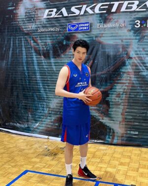 Suppapong Udomkaewkanjana Instagram - ขอบคุณเพื่อนๆพี่ๆน้องๆนักแสดงทุกคนที่มาสนุกกัน ขอบคุณเพื่อนสีนํ้าเงิน ขอบคุณ3plus ช่อง3 @ch3plus @ch3thailand ที่ให้โอกาสผมได้มารวมสนุกขอบคุณแฟนคลับของนักแสดงทุกท่าน และสุดท้ายขอบคุณกองเชียร์ชาวMingErที่น่ารักทุกคน และไม่มีอะไรมากแค่จะบอกว่าแชมป์นะจ๊ะ🏆 #Saint_sup #MingEr
