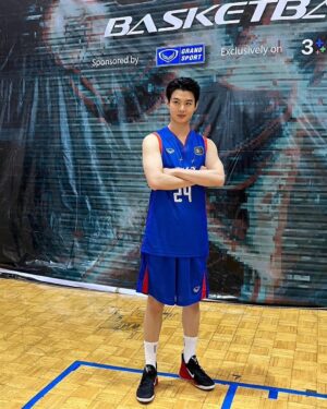 Suppapong Udomkaewkanjana Instagram - ขอบคุณเพื่อนๆพี่ๆน้องๆนักแสดงทุกคนที่มาสนุกกัน ขอบคุณเพื่อนสีนํ้าเงิน ขอบคุณ3plus ช่อง3 @ch3plus @ch3thailand ที่ให้โอกาสผมได้มารวมสนุกขอบคุณแฟนคลับของนักแสดงทุกท่าน และสุดท้ายขอบคุณกองเชียร์ชาวMingErที่น่ารักทุกคน และไม่มีอะไรมากแค่จะบอกว่าแชมป์นะจ๊ะ🏆 #Saint_sup #MingEr