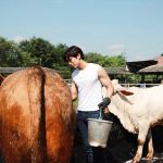 Suppasit Jongcheveevat Instagram – Me as a farmer 🐮