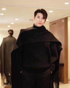 Suppasit Jongcheveevat Instagram - Back to NYC ☃️ @michaelkors 
#MewTulxMichaelkors